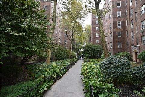 Photo of 4825 43rd Street #7J, Woodside, NY 11377 (MLS # 979804)