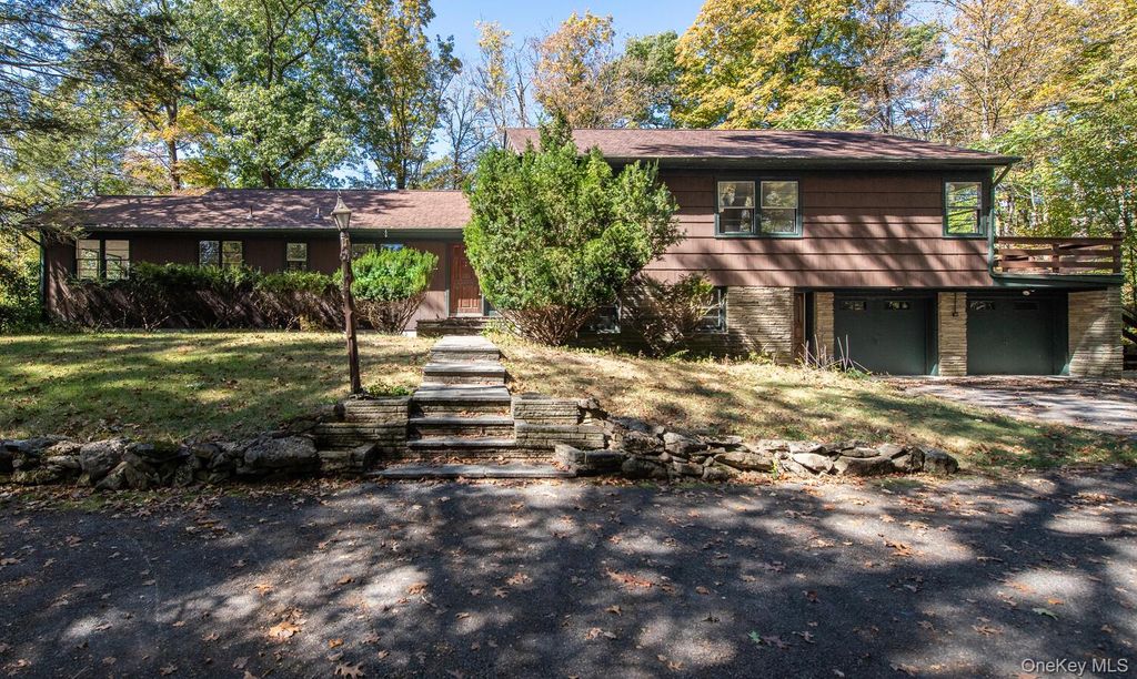 Photo of 19 Ridgeview Road, Poughkeepsie, NY 12603 (MLS # 922716)