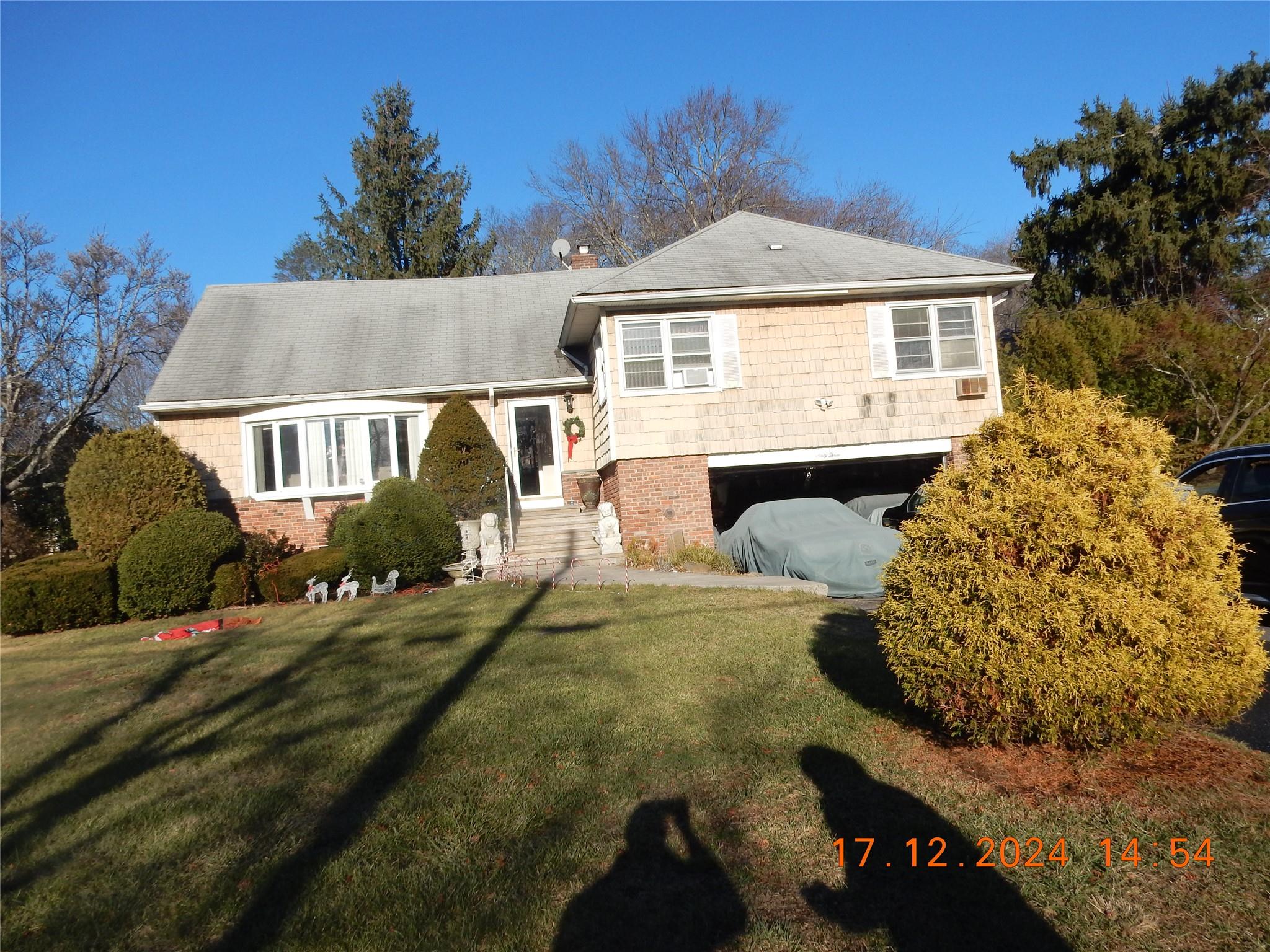 Bonnie Meadow Road, Scarsdale, New York - 4 Bedrooms  
4 Bathrooms - 