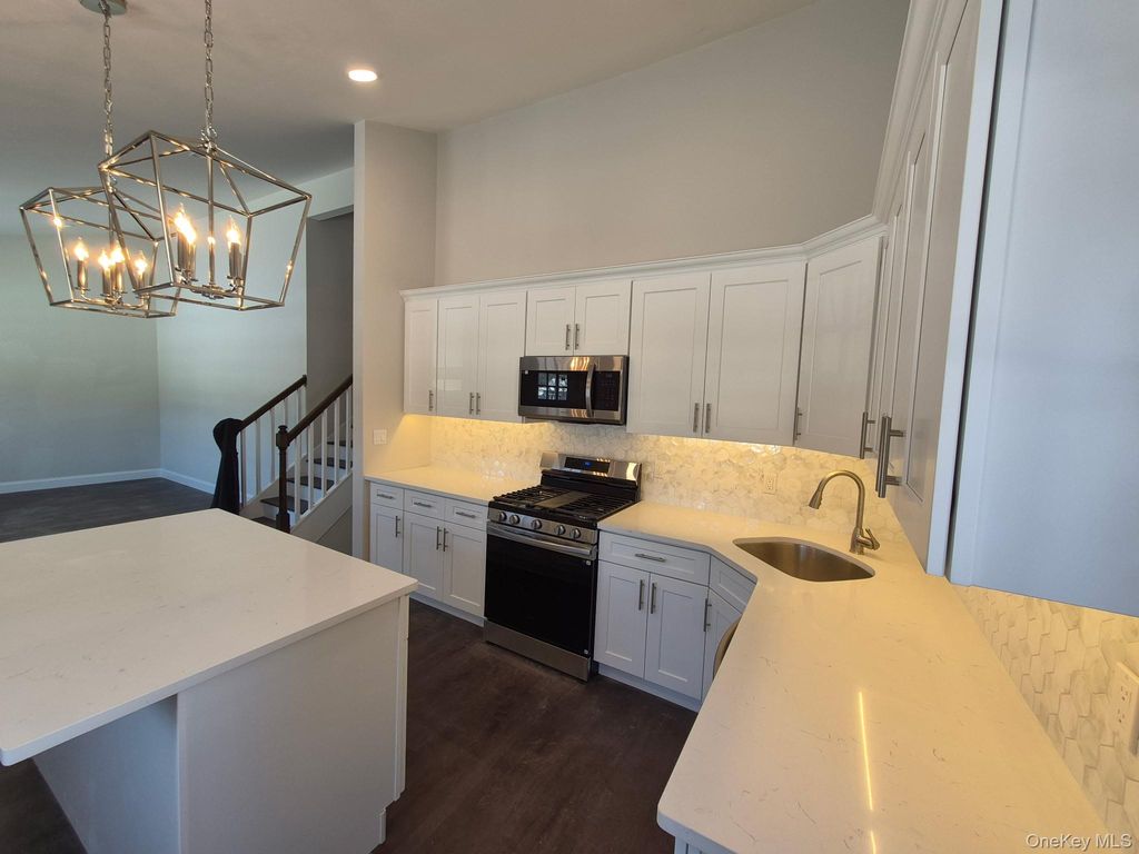 Photo of 1550 N Gardiner Drive, Bay Shore, NY 11706 (MLS # 958688)