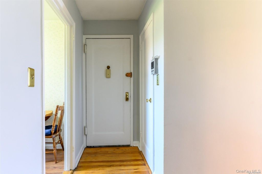 Photo of 15 Beach Road #3D, Great Neck, NY 11023 (MLS # 978094)