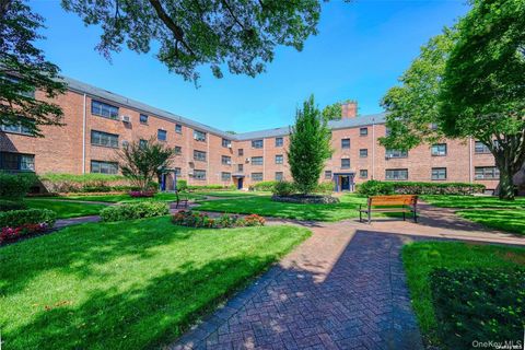 Homes For Sale - 15 Beach Road #3D<br/> Great Neck, NY 11023