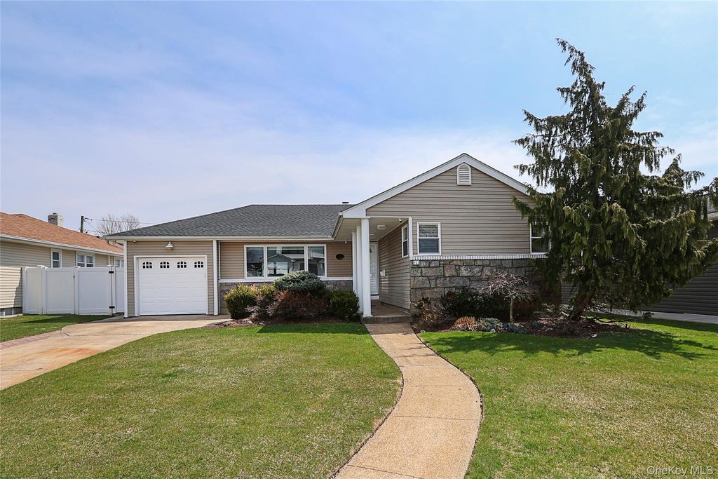 Photo of 921 Ilse Court, North Bellmore, NY 11710 (MLS # 980579)