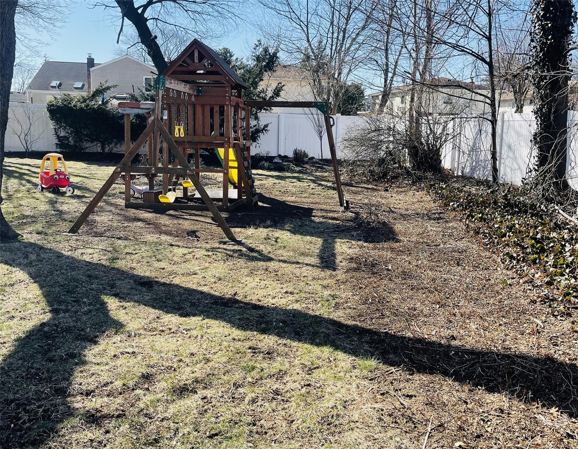 1346 Peapond Road, Bellmore, New York image 2