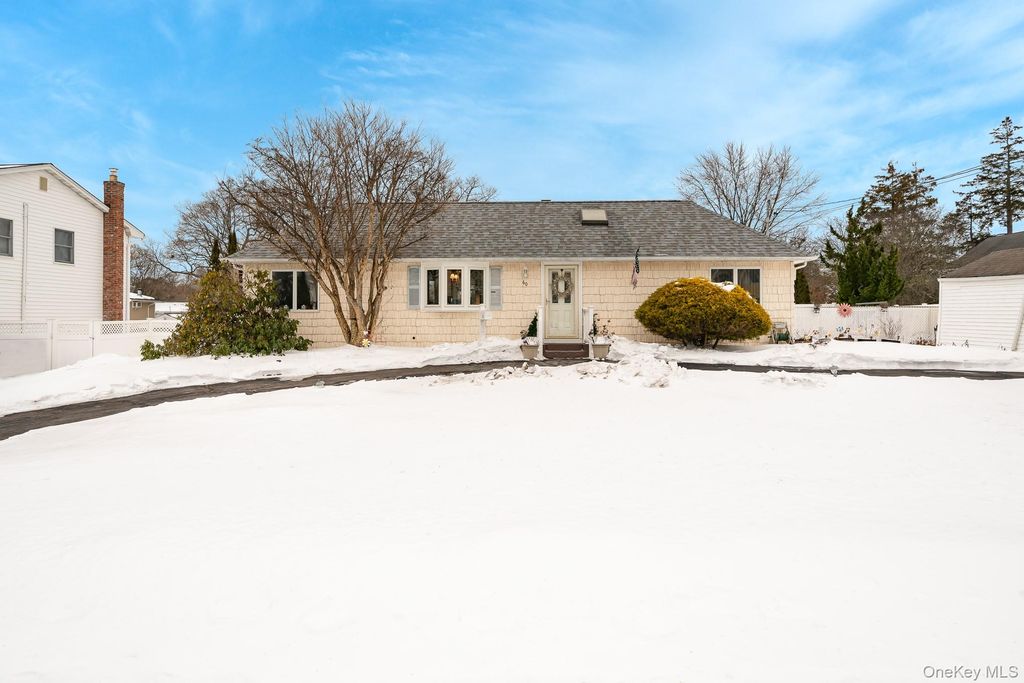 Photo of 60 Easton Avenue, North Babylon, NY 11703 (MLS # 958944)