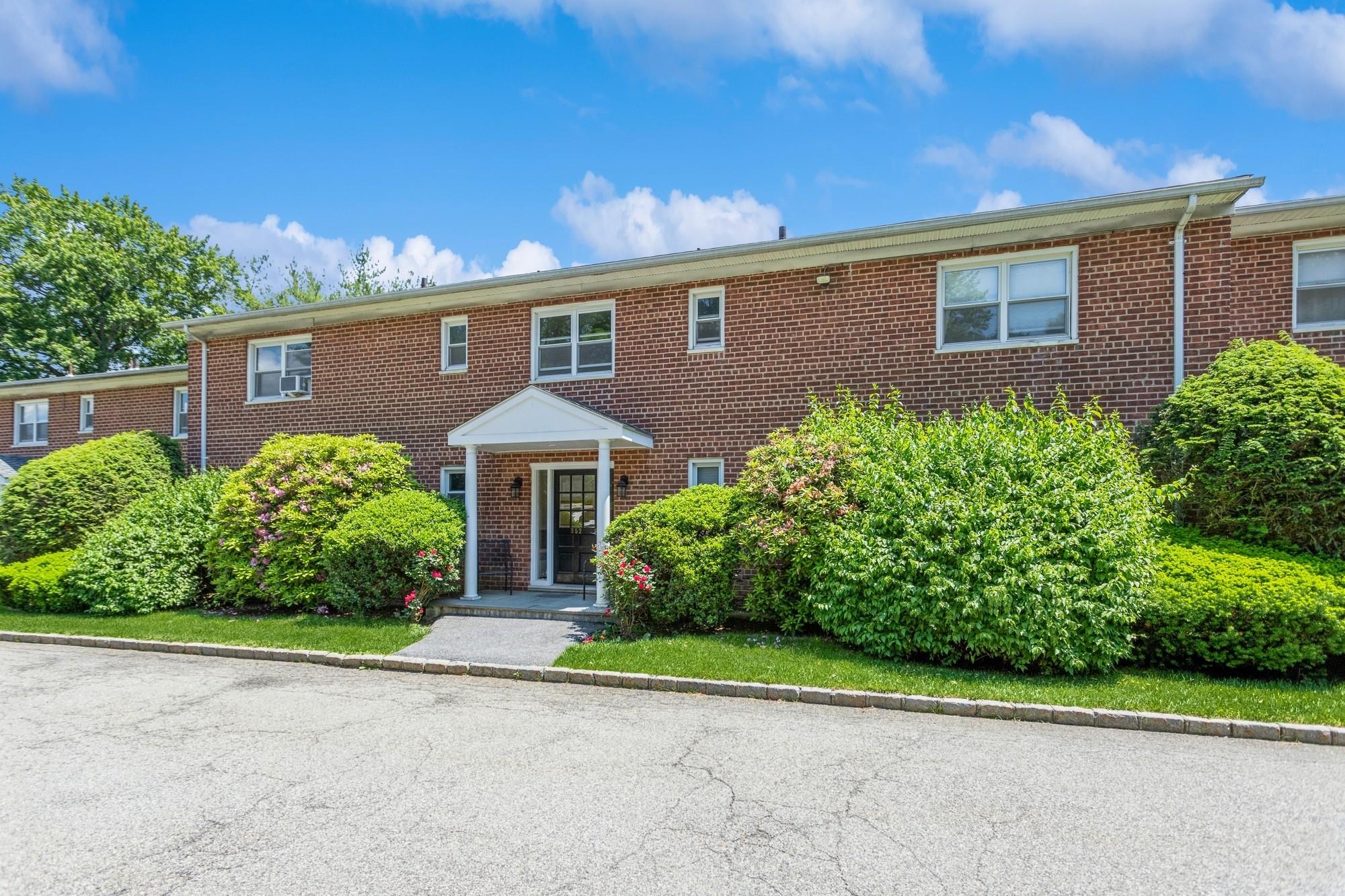 352 N State Road #2H, Briarcliff Manor, New York image 2