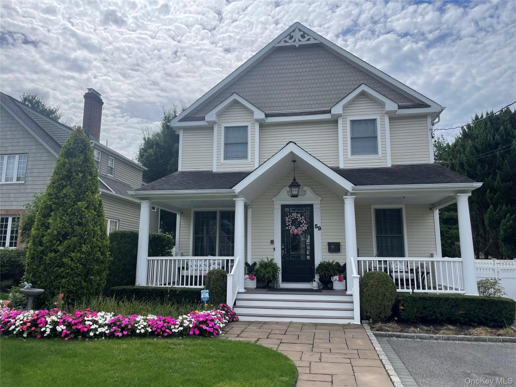 Photo of 59 Meadowbrook Road, Syosset, NY 11791 (MLS # 1042523)