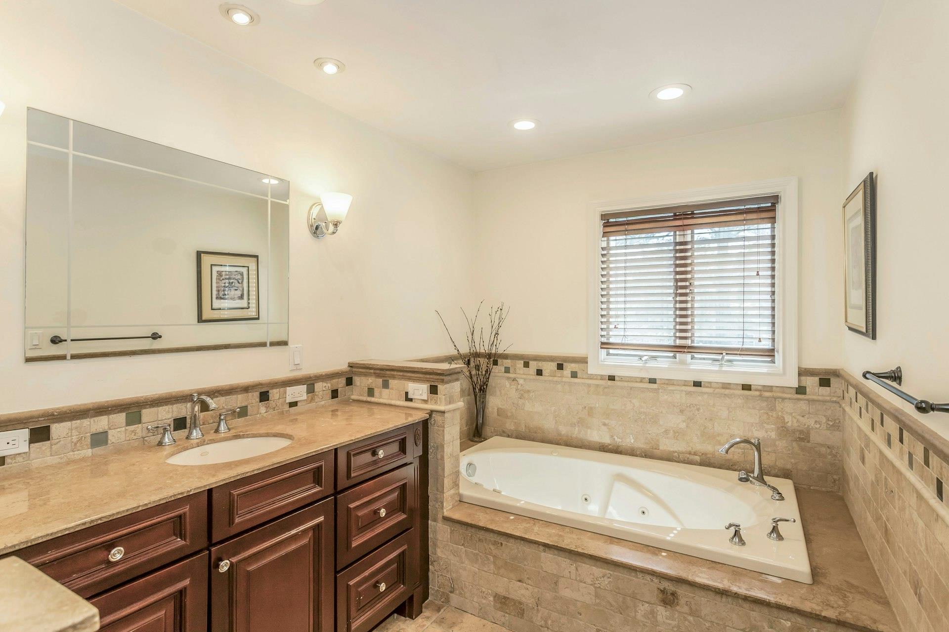 56 S Kristin Lane, Hauppauge, New York image 15