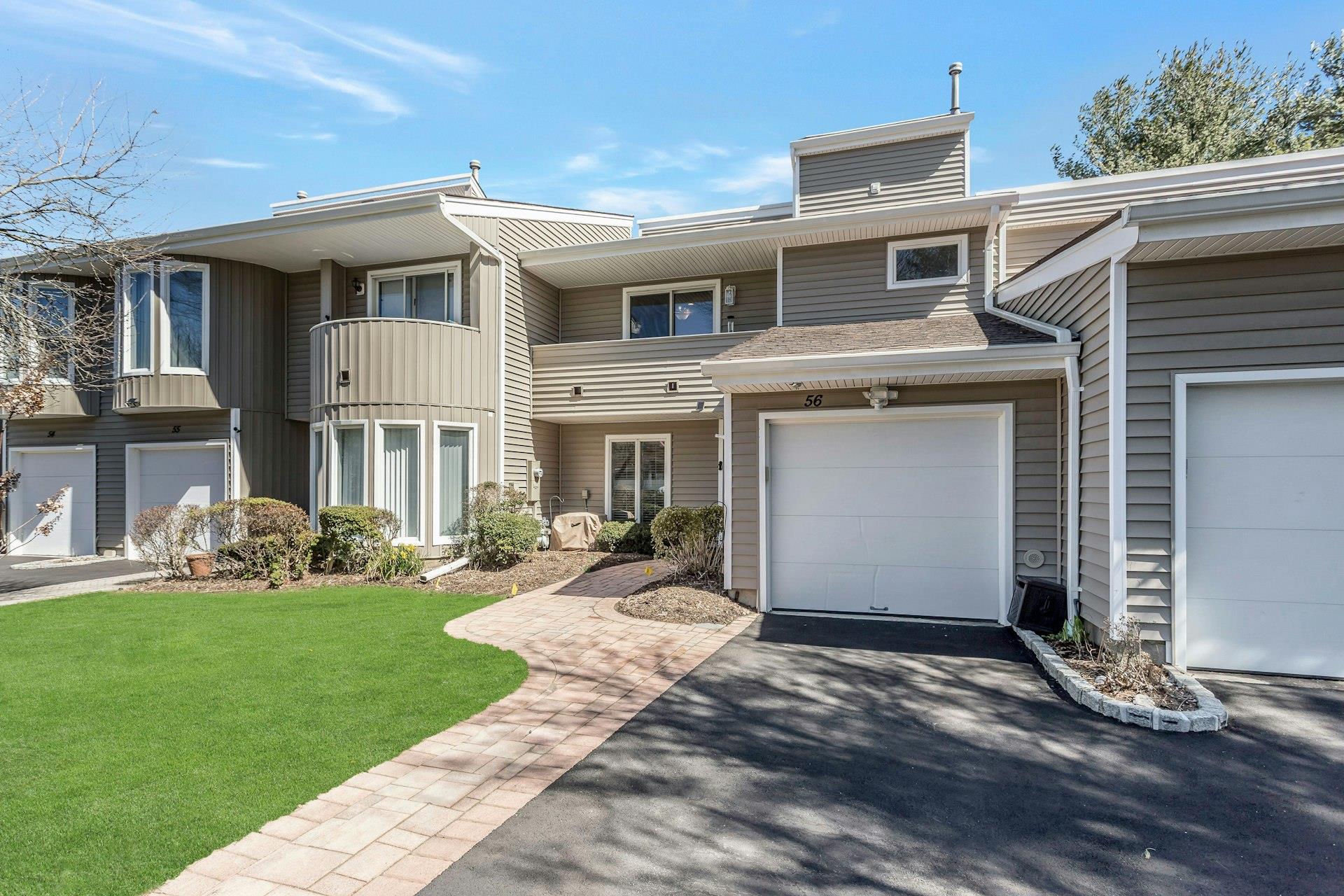56 S Kristin Lane, Hauppauge, New York image 1