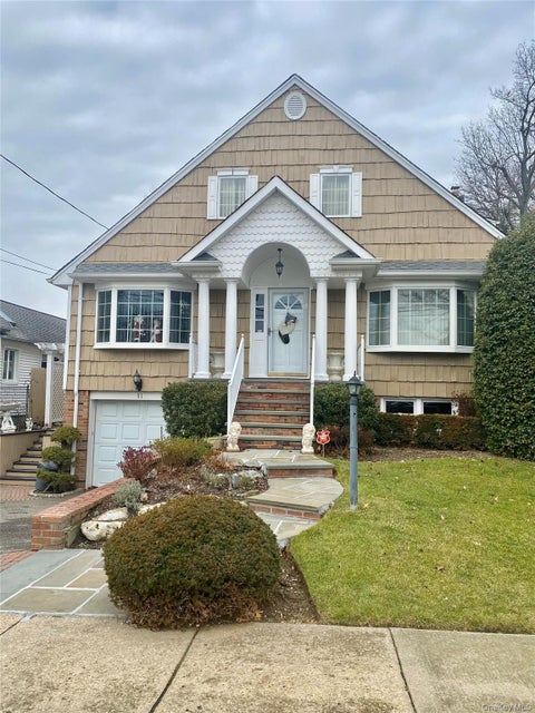 Photo of 51 Lenox Avenue, Westbury, NY 11590 (MLS # 1046964)