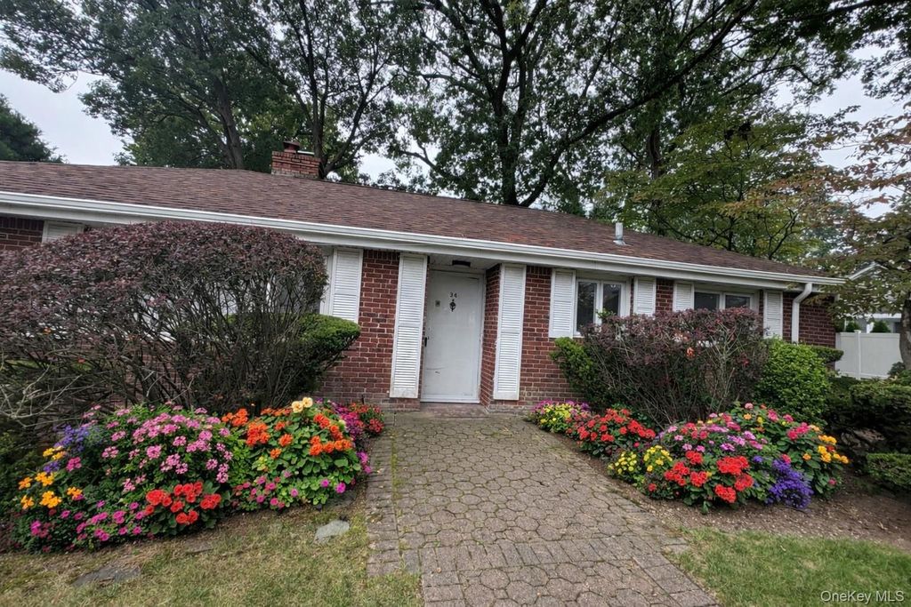 Photo of 34 Hawthorne Avenue, Rockville Centre, NY 11570 (MLS # 801057)