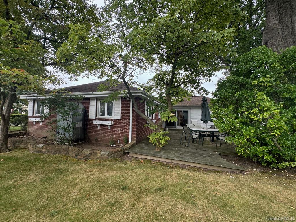 Photo of 34 Hawthorne Avenue, Rockville Centre, NY 11570 (MLS # 801057)