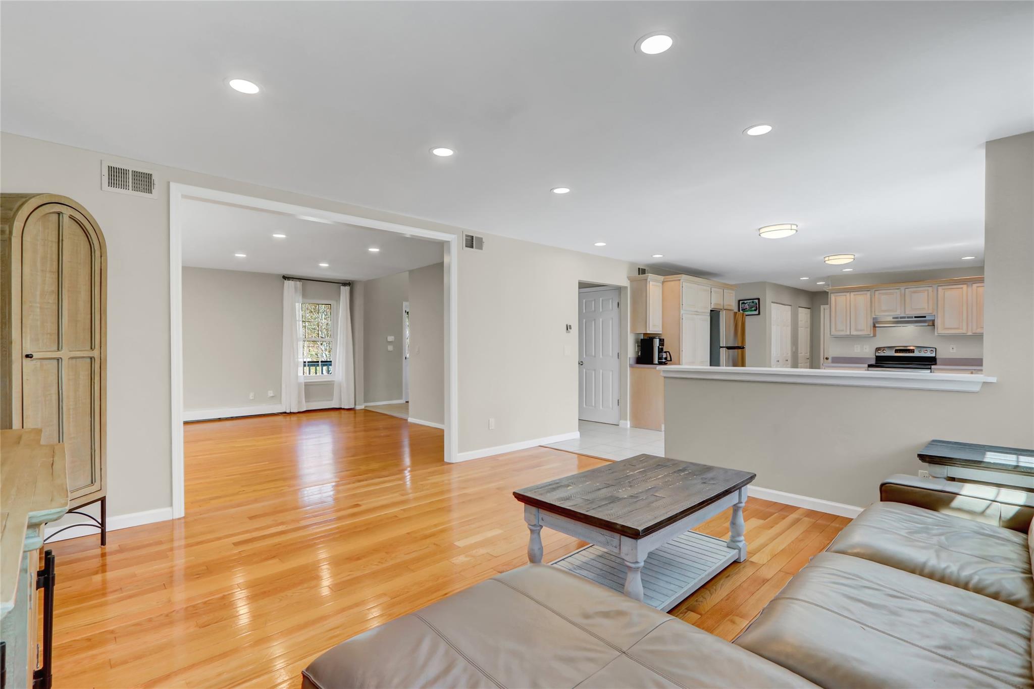 8 Franklin Avenue, East Setauket, Florida image 9