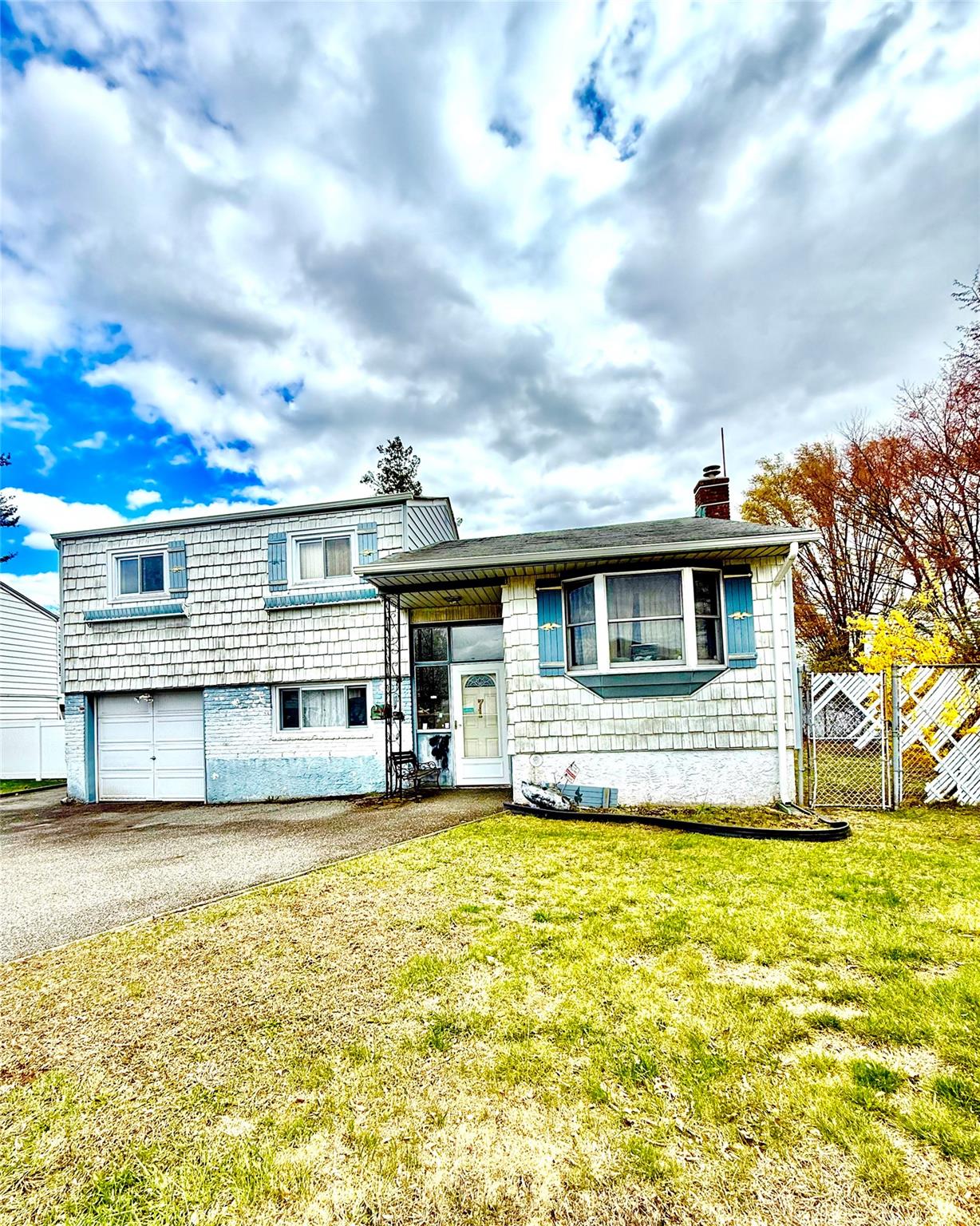 71 Jamaica Avenue, Plainview, New York image 1