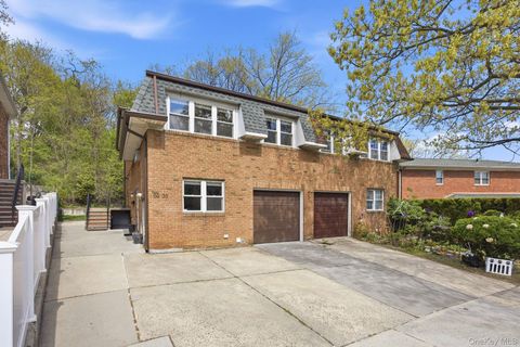 Photo of 6933 Little Neck Parkway, Glen Oaks, NY 11004 (MLS # 988304)