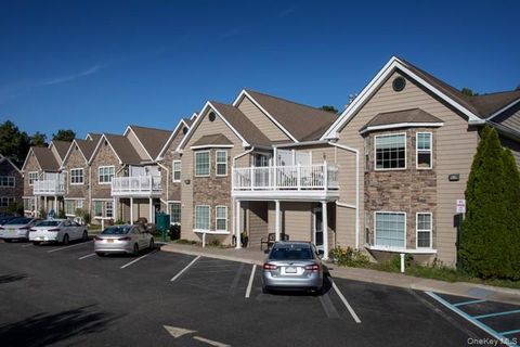 Apartment For Rent - 86 Adams Way #86<br/> Sayville, NY 11782