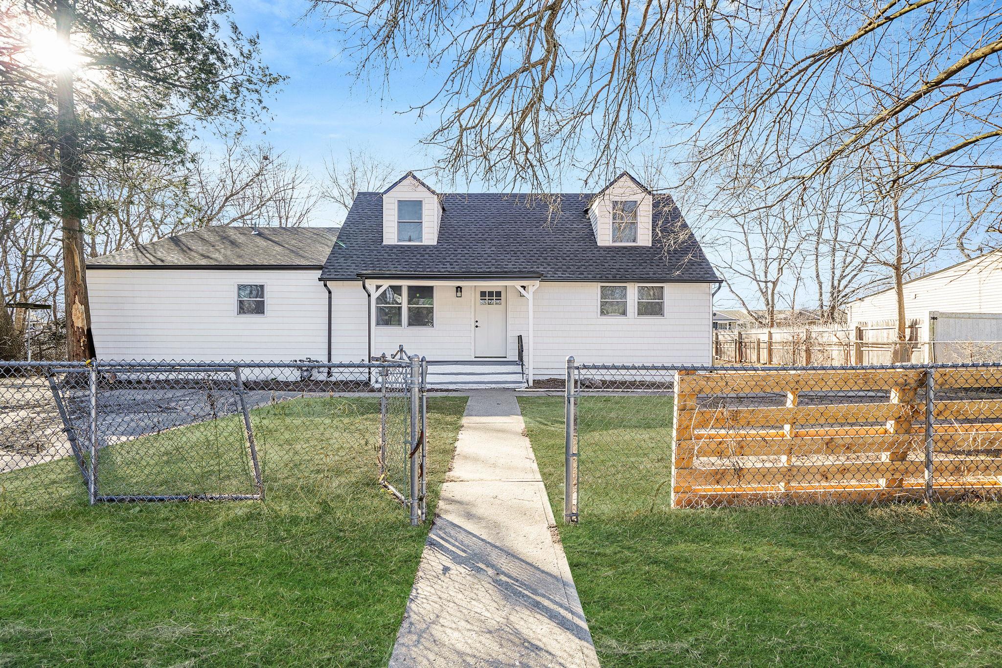 21 Lehigh Avenue, Centereach, New York image 2