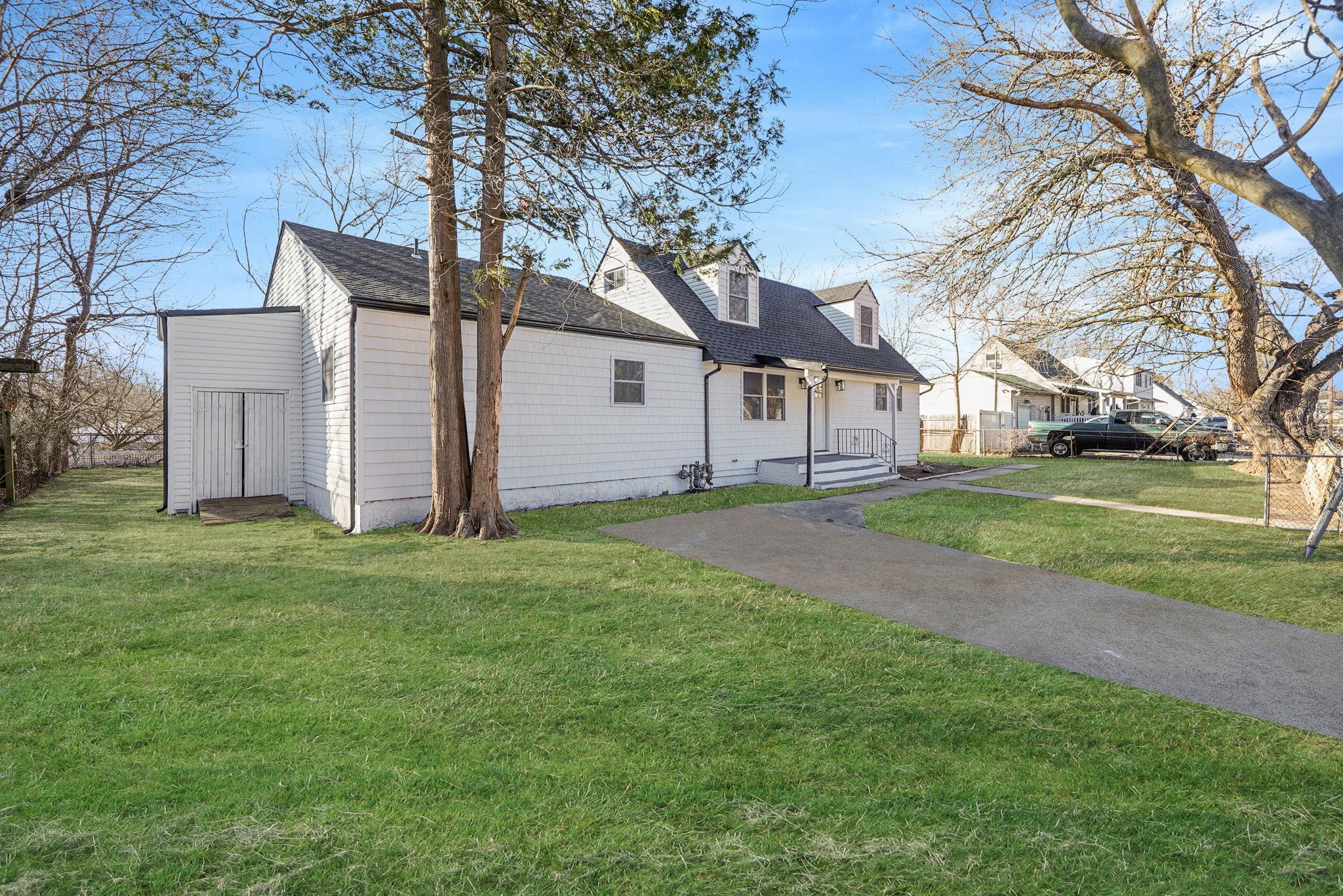 21 Lehigh Avenue, Centereach, New York image 38