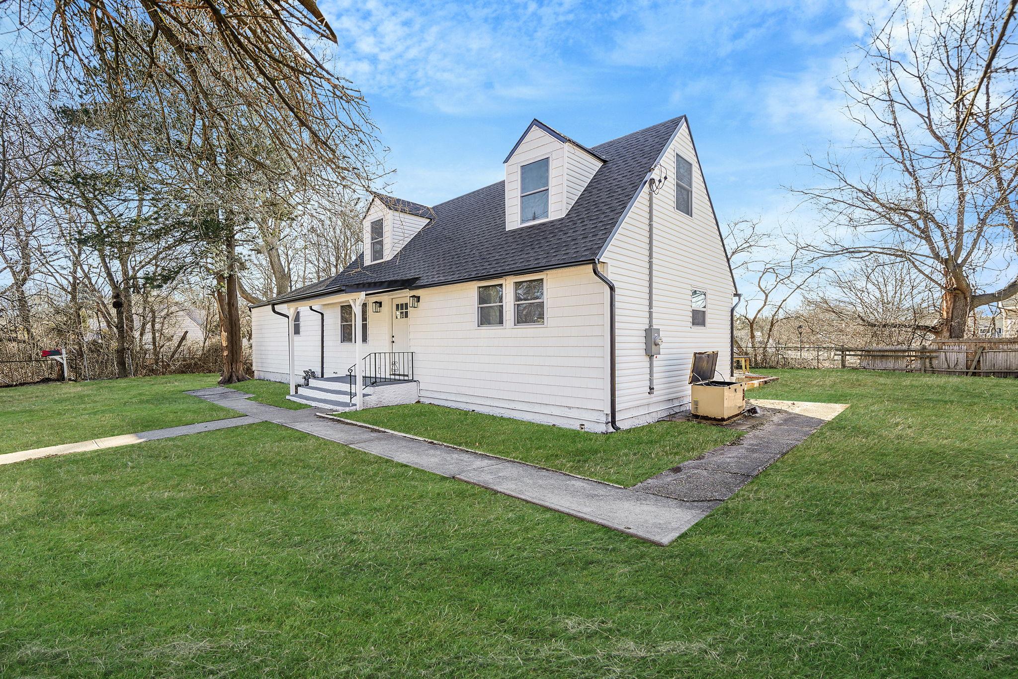 21 Lehigh Avenue, Centereach, New York image 1