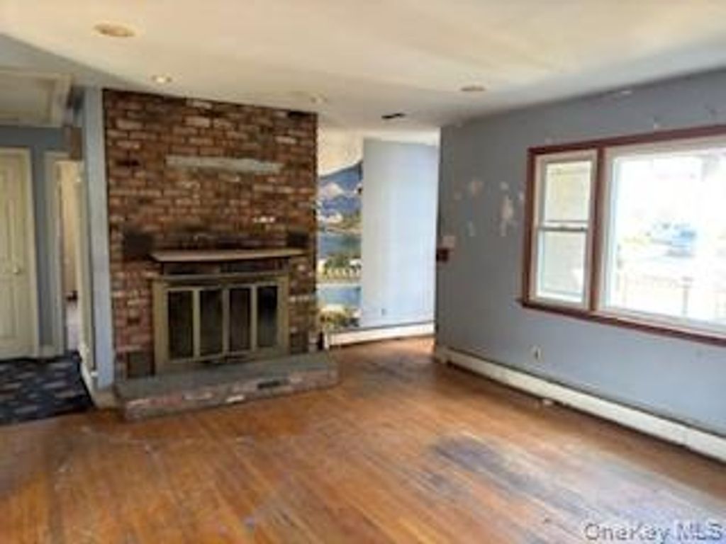 Photo of 206 Edwards Avenue, Sayville, NY 11782 (MLS # 923333)