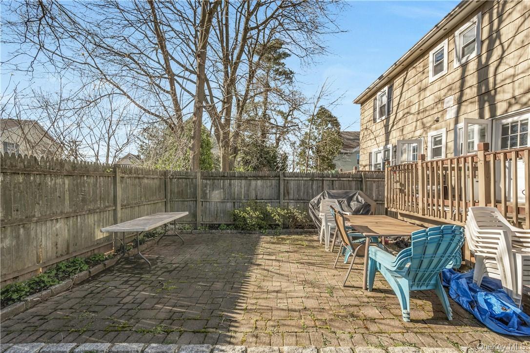 Mamaroneck, New York 10543, United States, 3 Bedrooms Bedrooms, ,3 BathroomsBathrooms,Residential,Active,248613