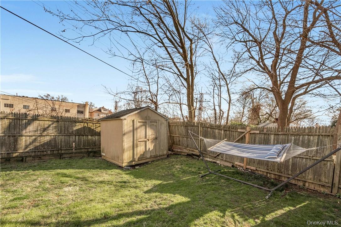 Mamaroneck, New York 10543, United States, 3 Bedrooms Bedrooms, ,3 BathroomsBathrooms,Residential,Active,248613