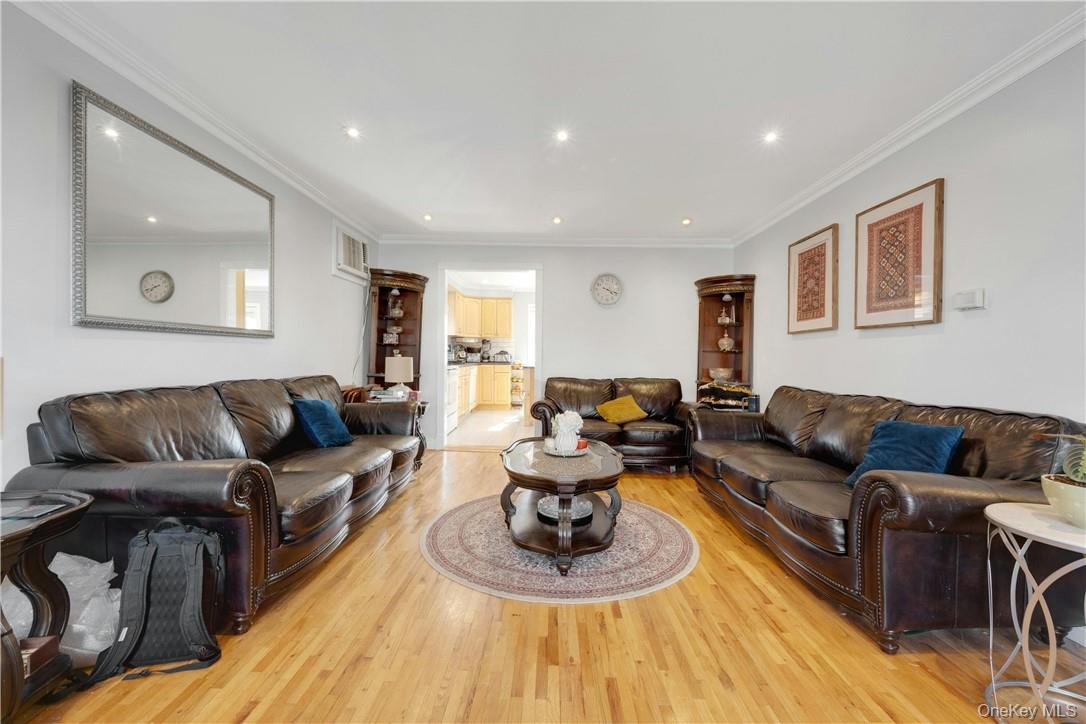 Mamaroneck, New York 10543, United States, 3 Bedrooms Bedrooms, ,3 BathroomsBathrooms,Residential,Active,248613