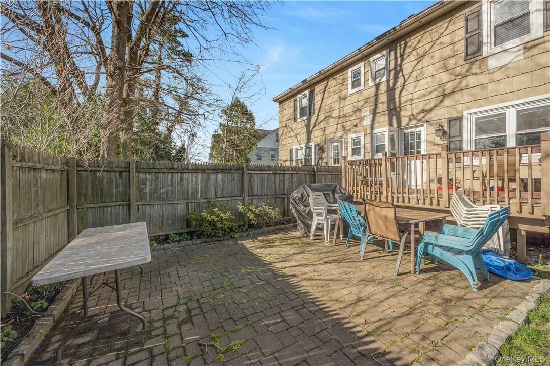 Mamaroneck, New York 10543, United States, 3 Bedrooms Bedrooms, ,3 BathroomsBathrooms,Residential,Active,248613