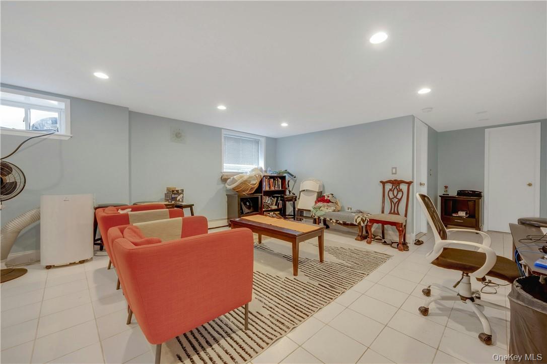 Mamaroneck, New York 10543, United States, 3 Bedrooms Bedrooms, ,3 BathroomsBathrooms,Residential,Active,248613