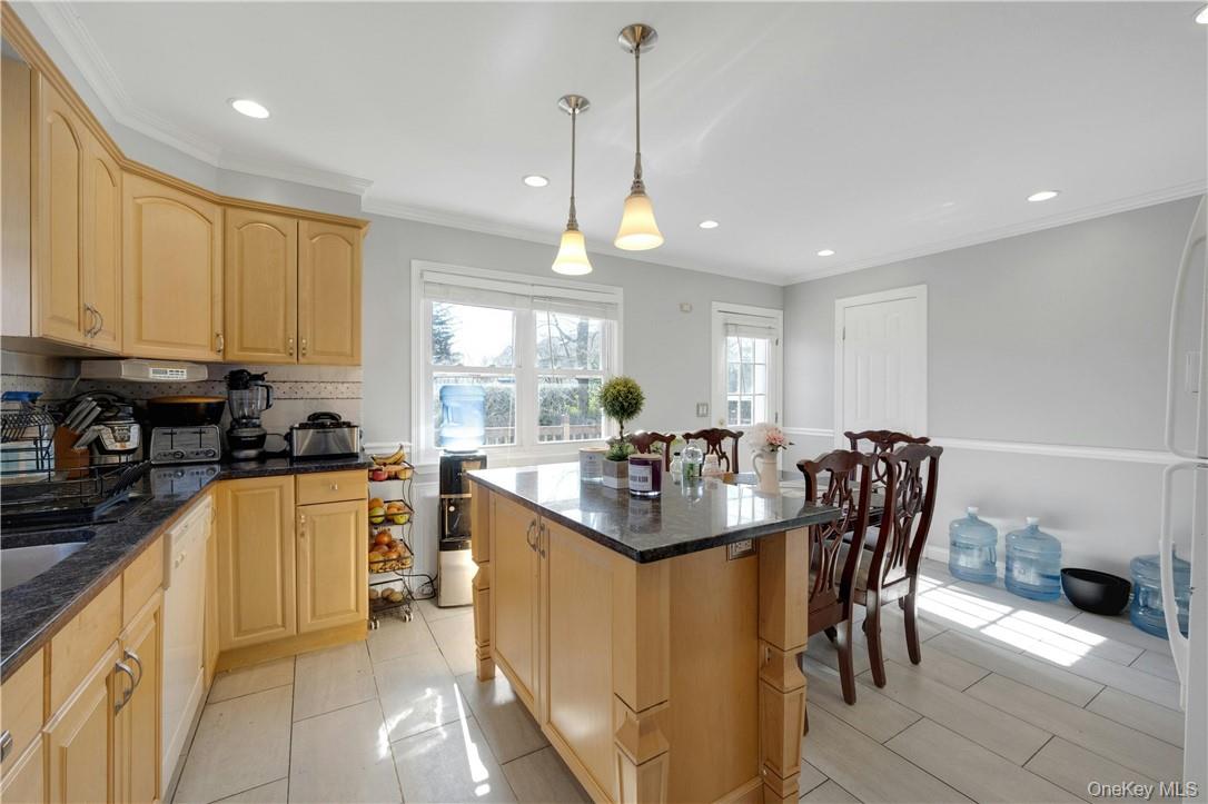 Mamaroneck, New York 10543, United States, 3 Bedrooms Bedrooms, ,3 BathroomsBathrooms,Residential,Active,248613