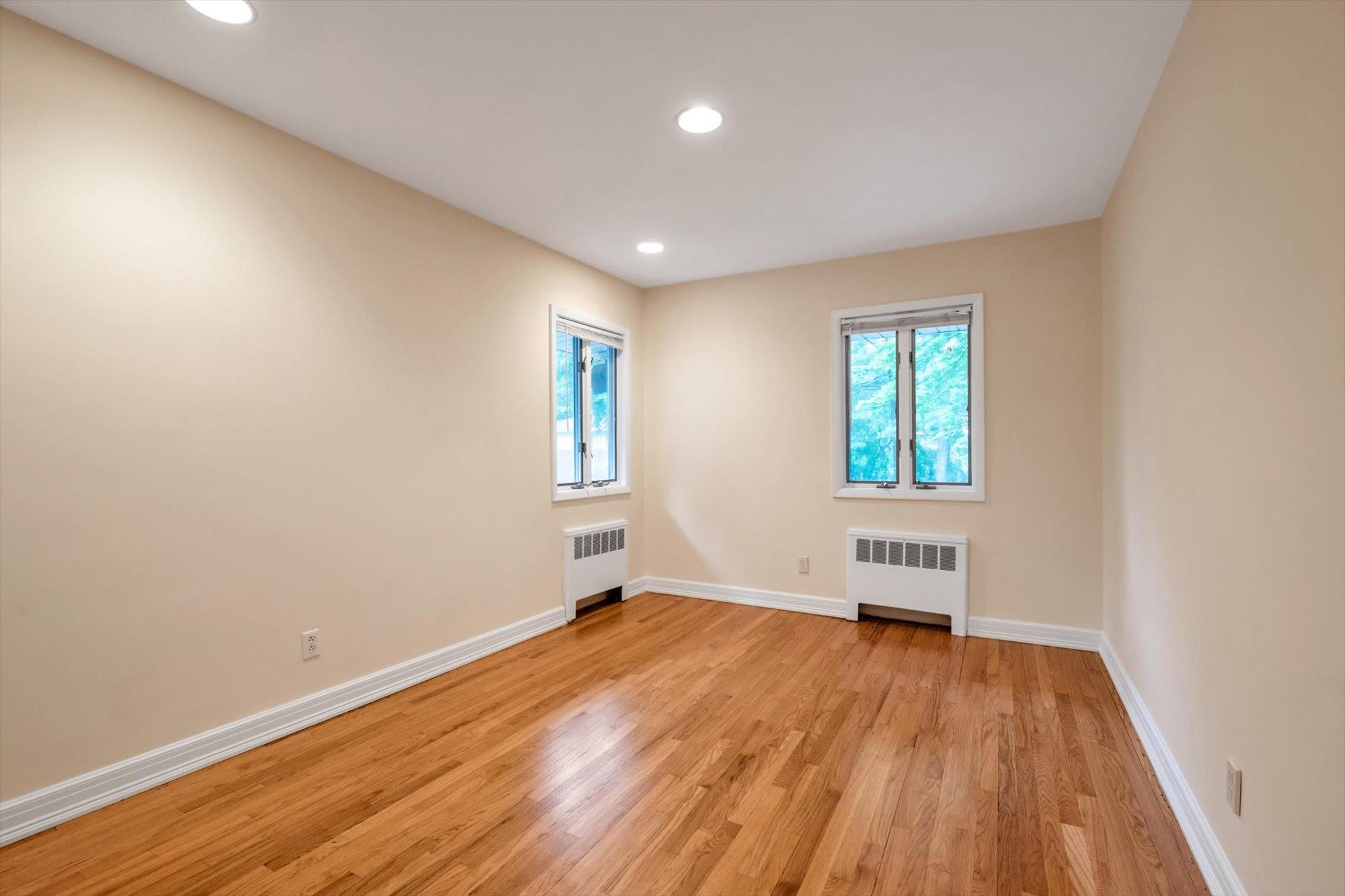 22 Junard Drive, Roslyn, New York image 11