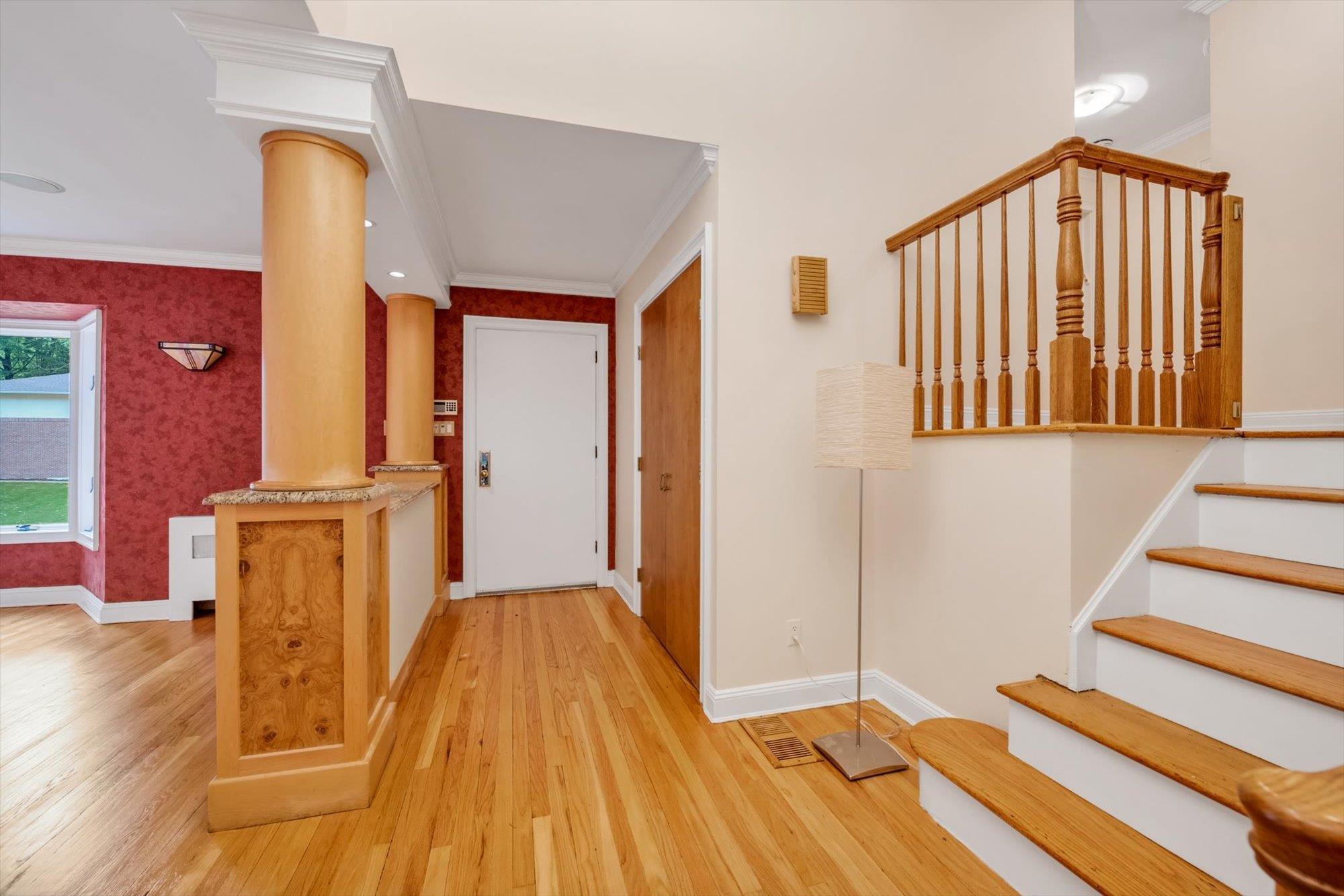 22 Junard Drive, Roslyn, New York image 3