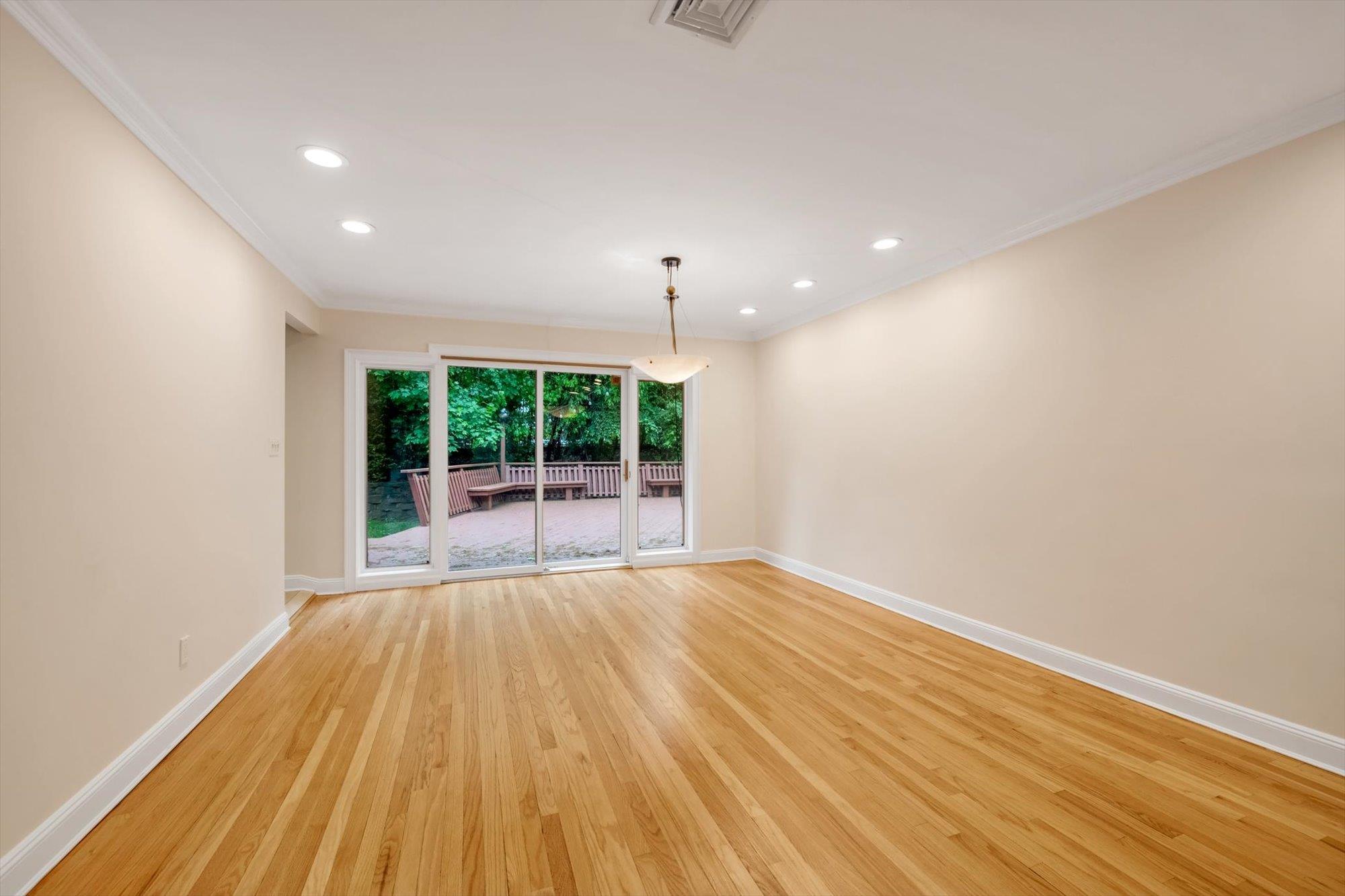 22 Junard Drive, Roslyn, New York image 8