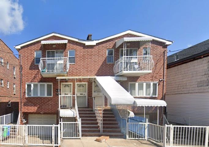 Rental Property at 52nd Avenue, Maspeth, Queens, NY - Bedrooms: 3 
Bathrooms: 2 
Rooms: 6  - $3,200 MO.