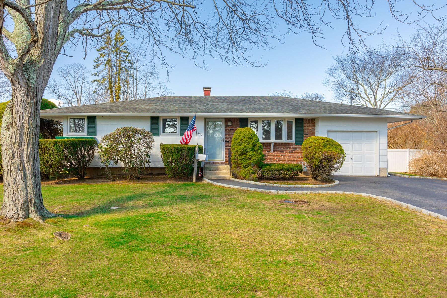 486 Locust Avenue, Oakdale, New York image 1