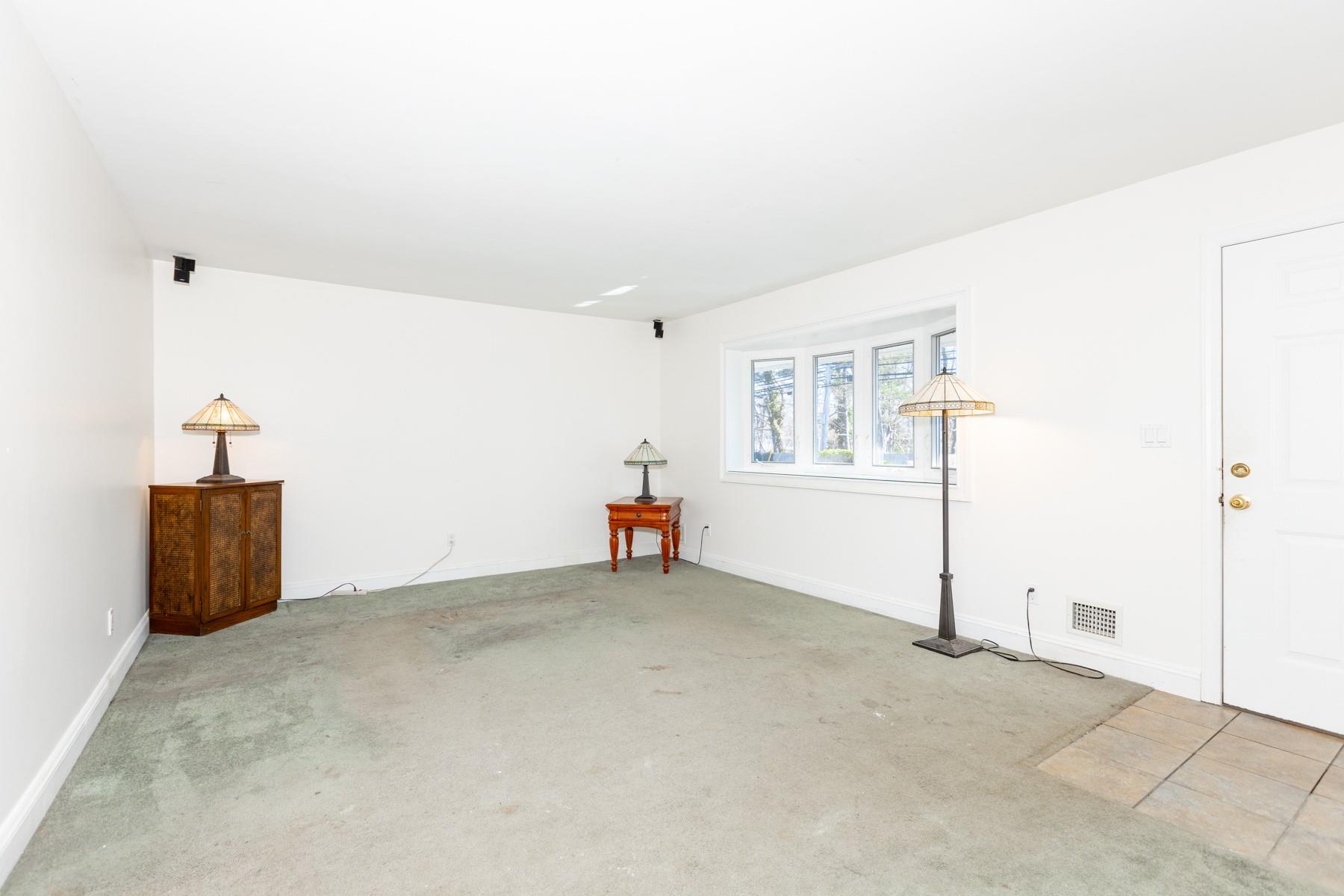 486 Locust Avenue, Oakdale, New York image 6