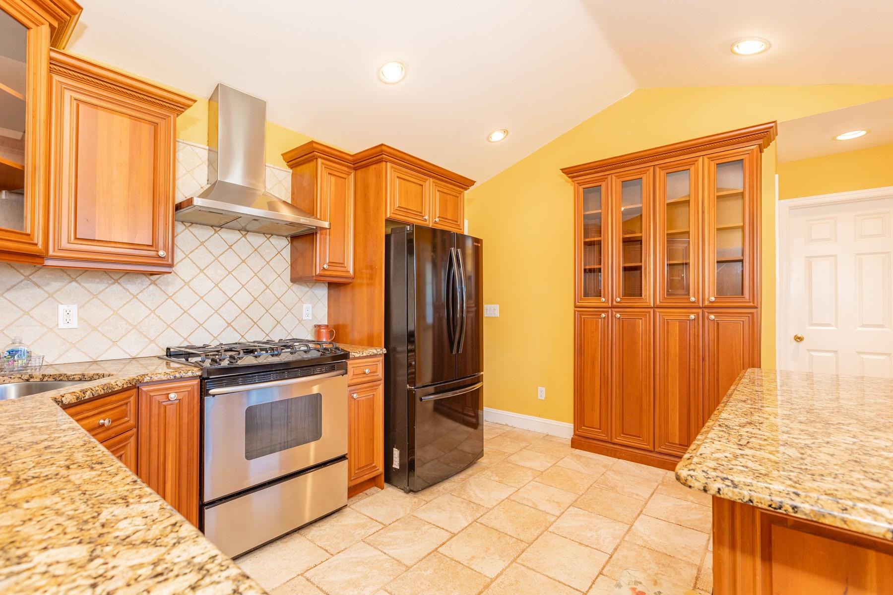 486 Locust Avenue, Oakdale, New York image 9