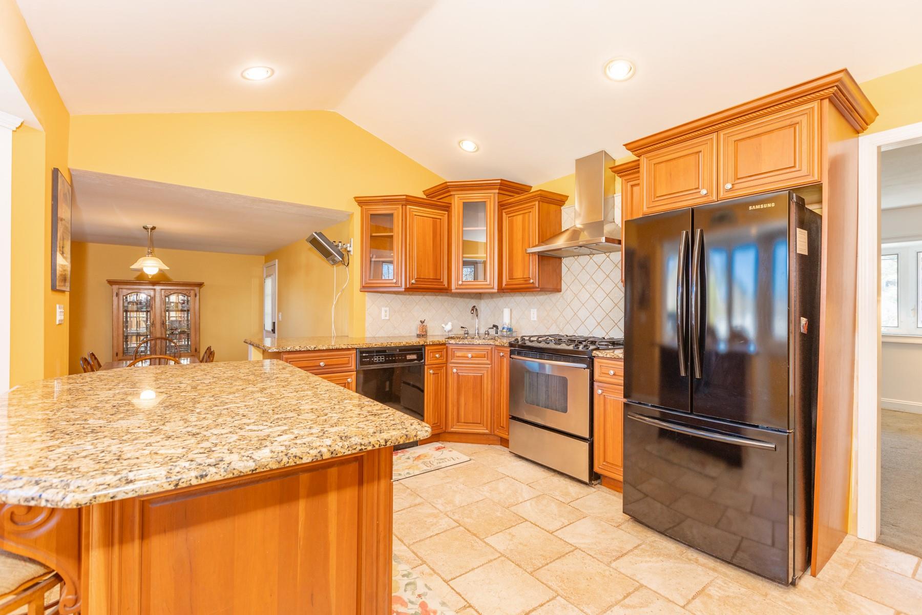 486 Locust Avenue, Oakdale, New York image 8