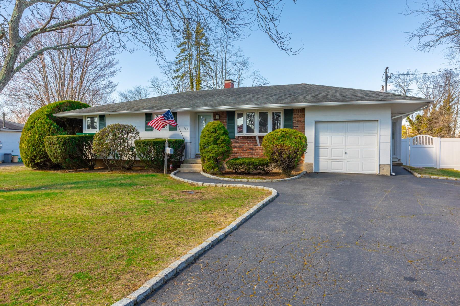 486 Locust Avenue, Oakdale, New York image 2