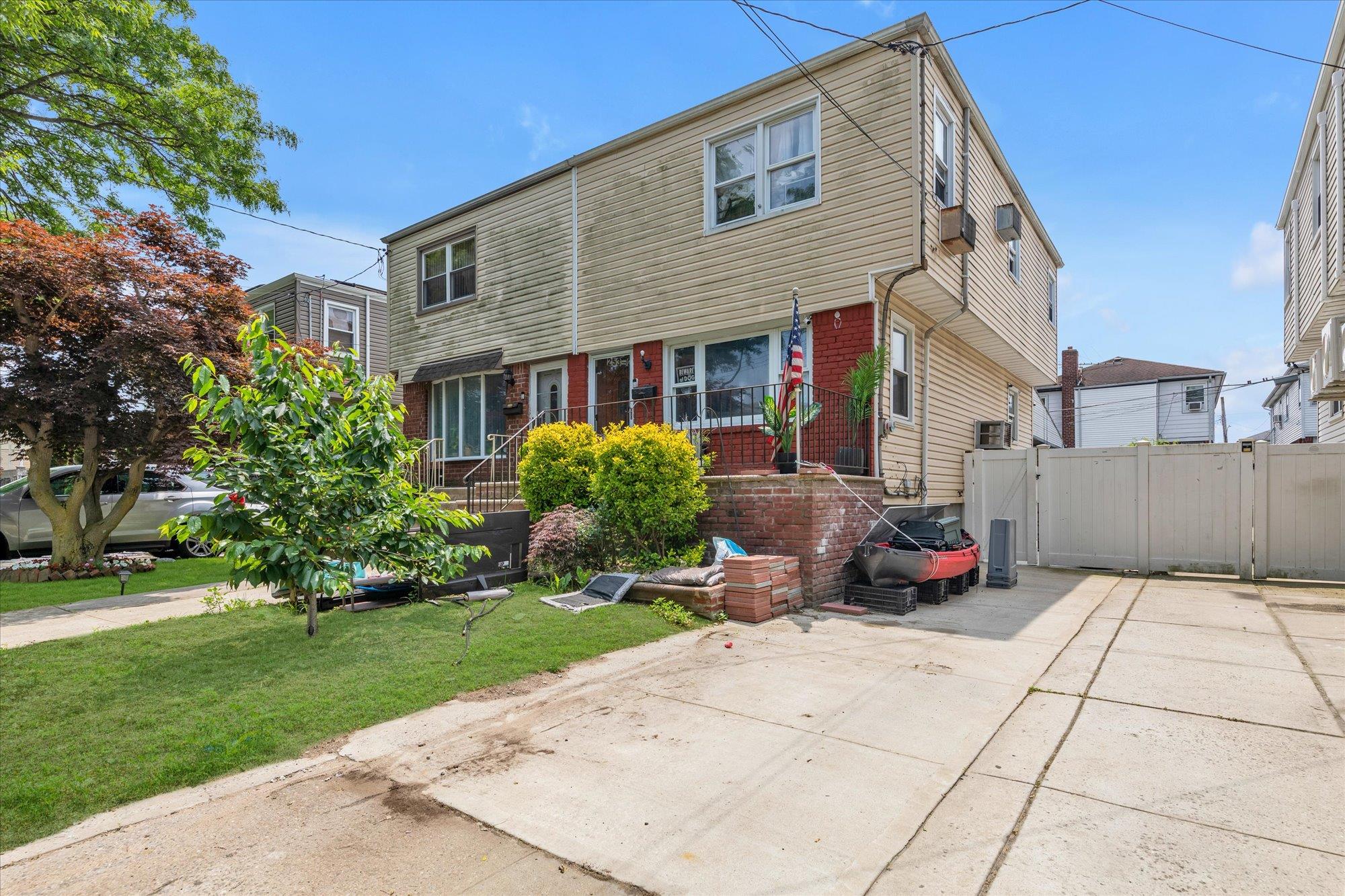 Property for Sale at 148th Avenue, Rosedale, Queens, NY - Bedrooms: 3 
Bathrooms: 2 
Rooms: 6  - $699,990