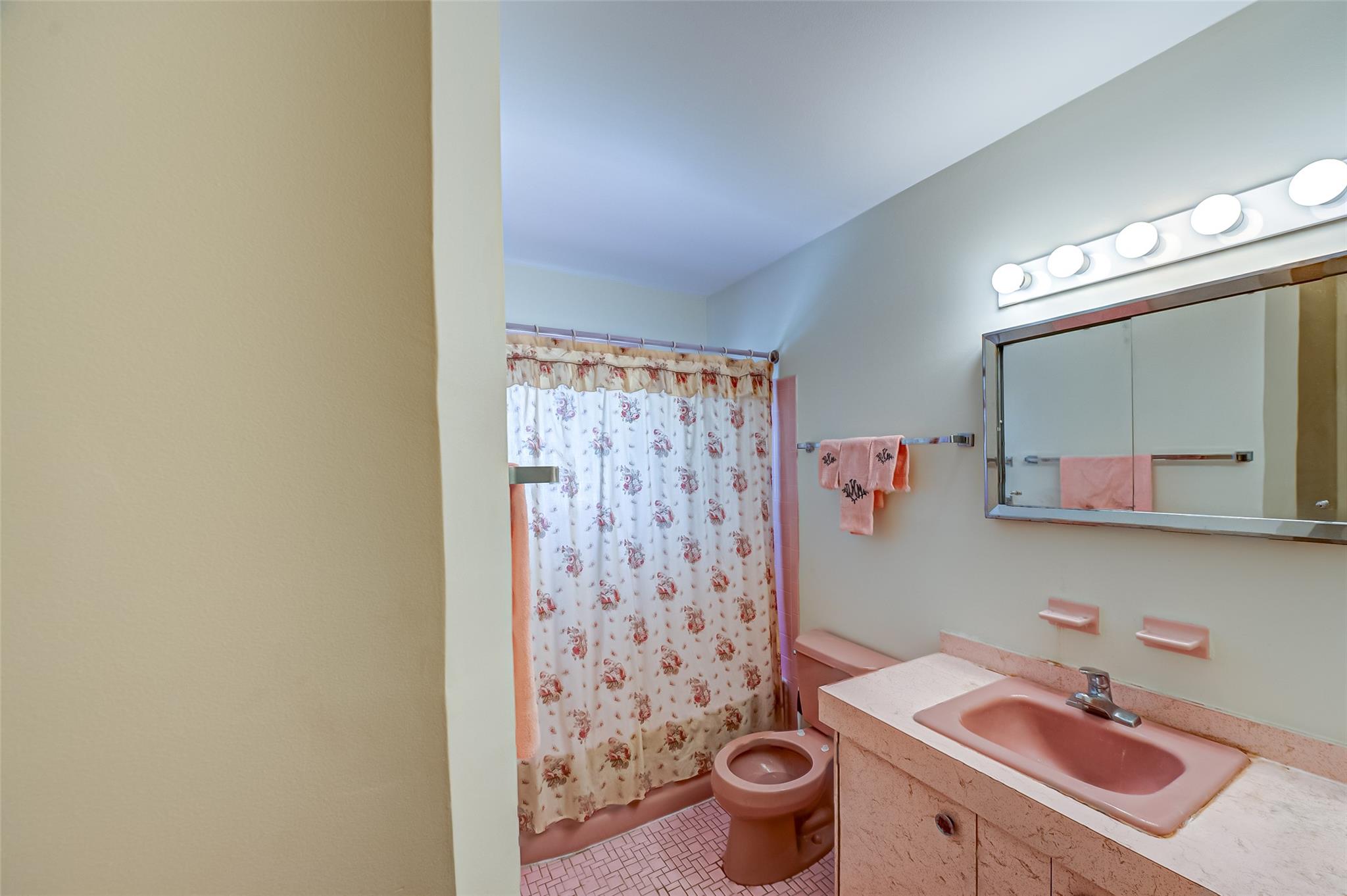 25 Evelyn Drive, Bethpage, New York image 8
