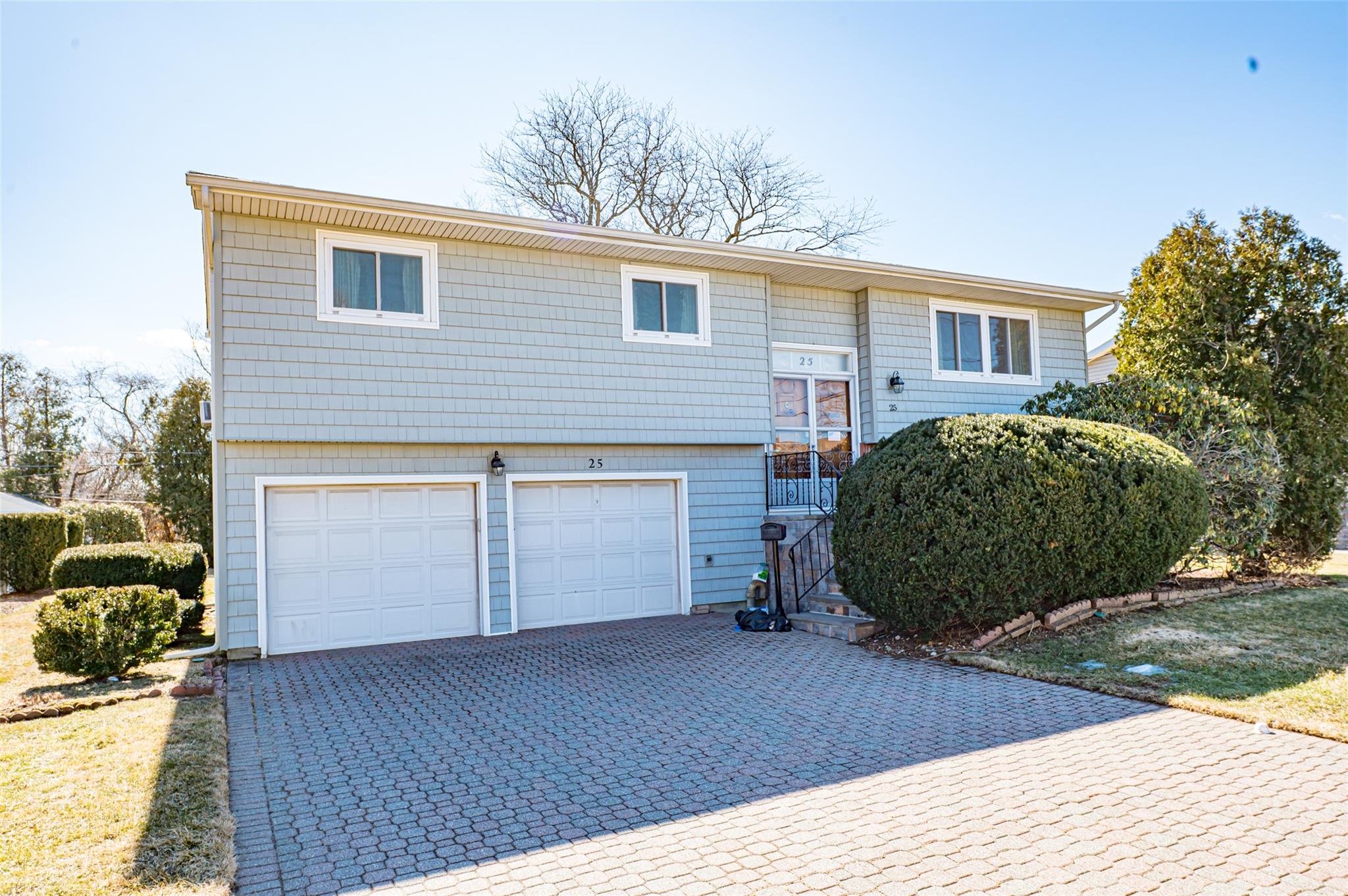 25 Evelyn Drive, Bethpage, New York image 1