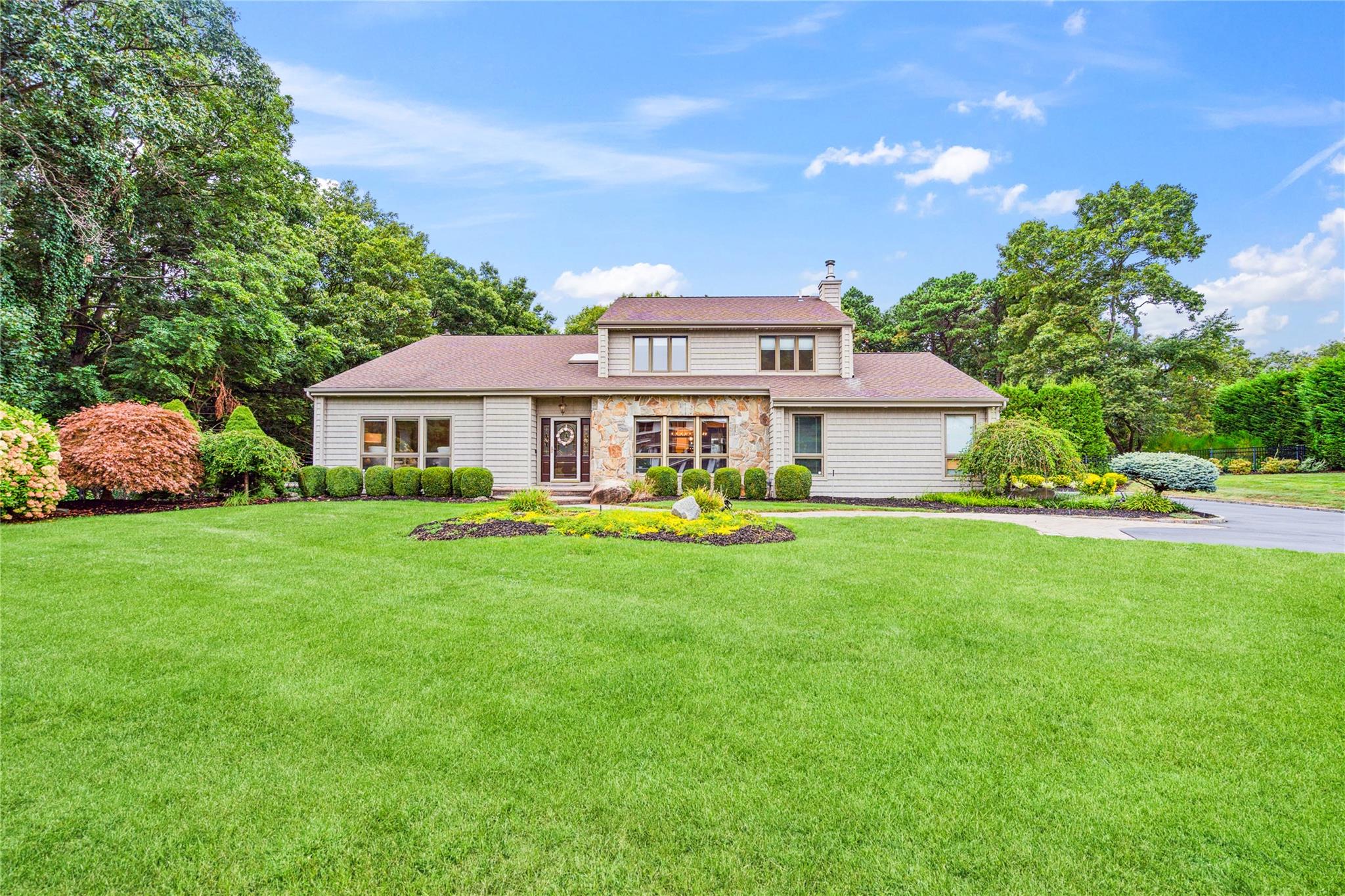20 Annandale Road, Commack, New York image 2