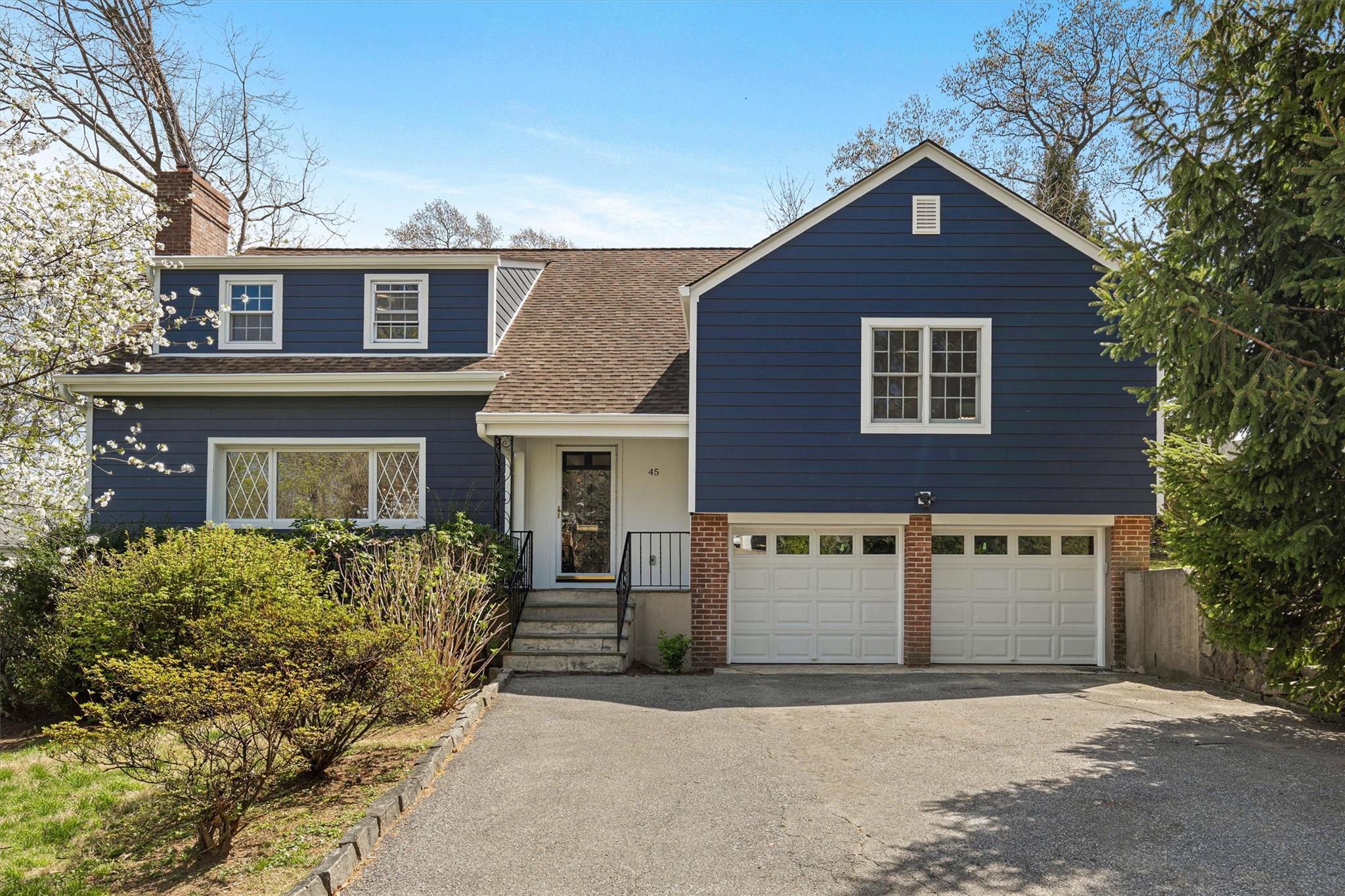 45 Shadow Lane, New Rochelle, New York image 1