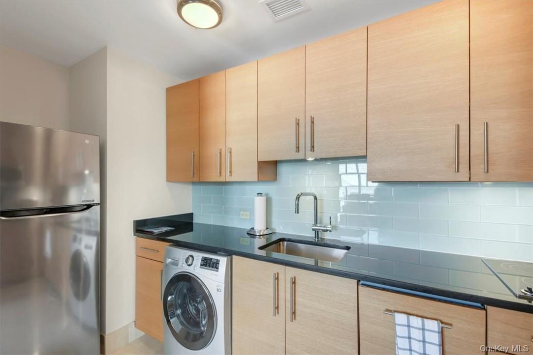 1 Renaissance Square 9D