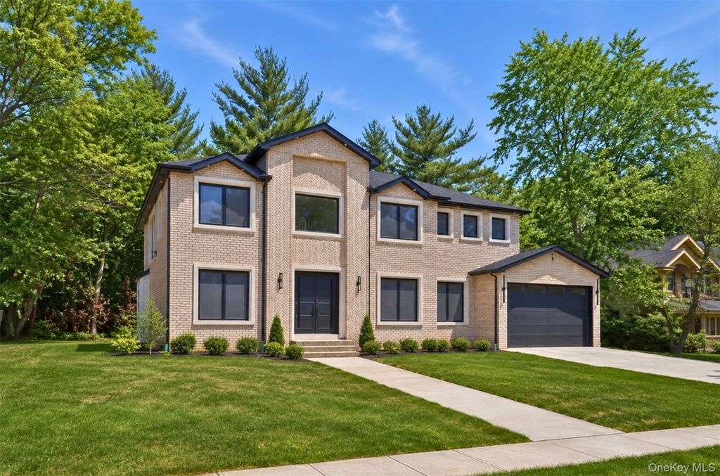 Photo of 97 Parkway Drive, Roslyn Heights, NY 11577 (MLS # 1001048)