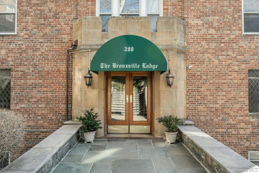 Photo of 280 Bronxville Road #5X, Bronxville, NY 10708 (MLS # 991195)