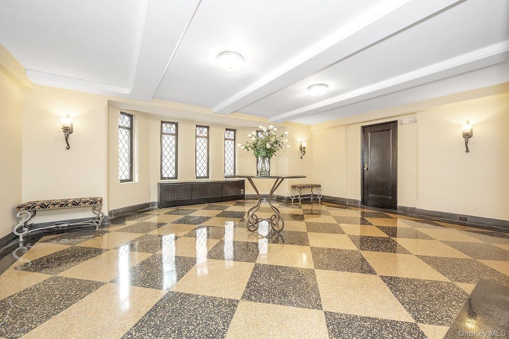 Photo of 280 Bronxville Road #5X, Bronxville, NY 10708 (MLS # 991195)