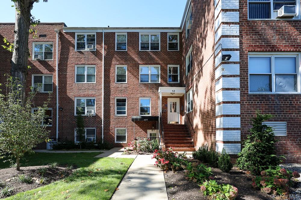 Photo of 12 Edwards Street #1B, Roslyn Heights, NY 11577 (MLS # 1065608)
