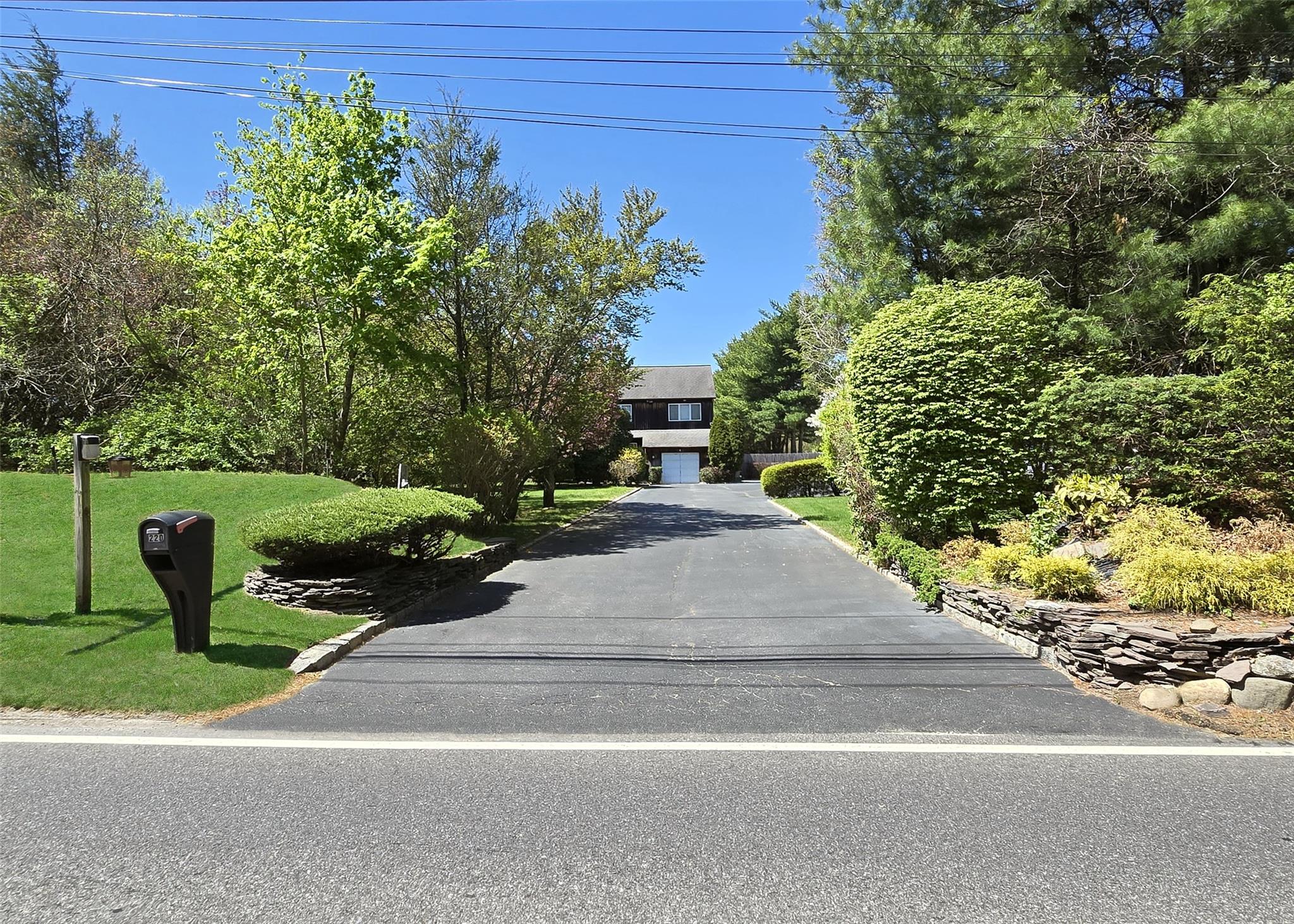 220 Bellport Avenue, Medford, New York image 25